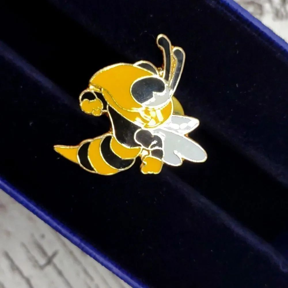 BeeโPinย BroochโNew.โโB1
